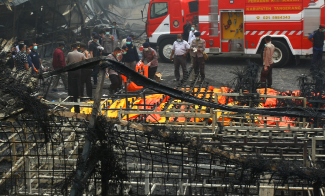 Endonezya'da havai fişek fabrikasında patlama faciaya dönüştü